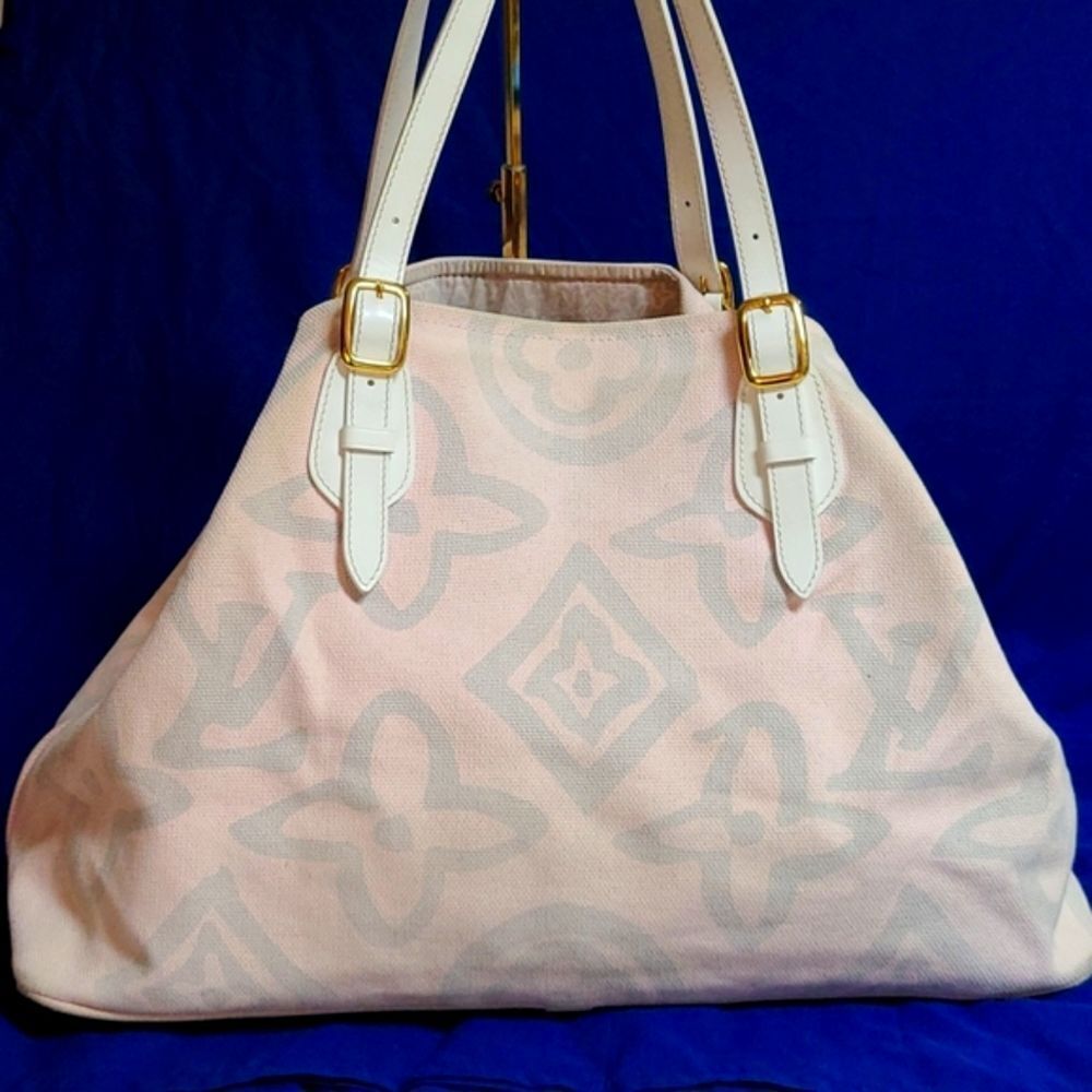 💯 Authentic Louis Vuitton Tote Bag 🍀 - Picture 6 of 17